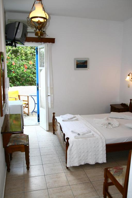 Hotel Landeris Katápola Zimmer foto